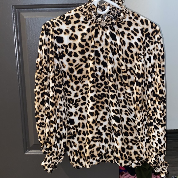 Never worn Long Sleeve Cheetah Blouse - Picture 2 of 4
